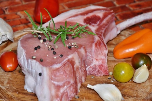 
Производство и экспорт свинины показали рост: куда продавали украинское мясо
