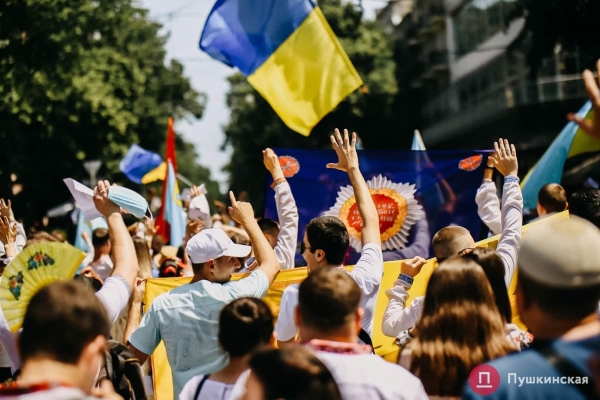 По Одессе прошел Мегамарш в вышиванках: как это было. Фоторепортаж