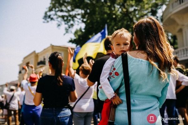 По Одессе прошел Мегамарш в вышиванках: как это было. Фоторепортаж