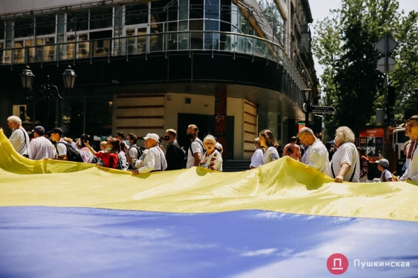 По Одессе прошел Мегамарш в вышиванках: как это было. Фоторепортаж