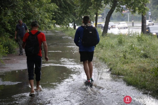 ​Большому ливню - большой потоп: улица Балковская ушла под воду. Видео