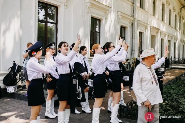 По Одессе прошел Мегамарш в вышиванках: как это было. Фоторепортаж
