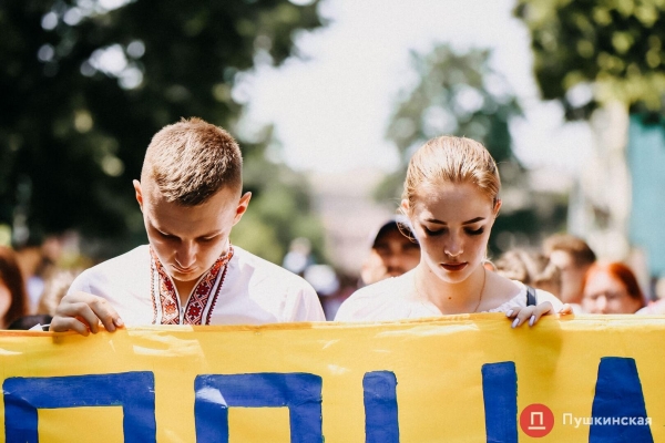 По Одессе прошел Мегамарш в вышиванках: как это было. Фоторепортаж