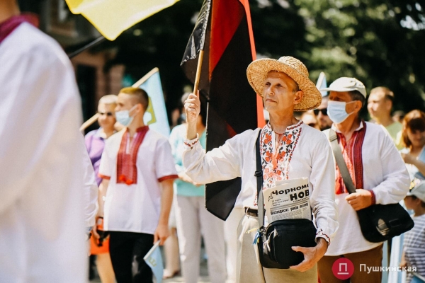 По Одессе прошел Мегамарш в вышиванках: как это было. Фоторепортаж