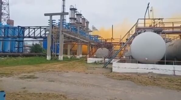 
СМИ сообщили о взрыве на химзаводе Фирташа. На Ривнеазоте говорят об утечке газов
