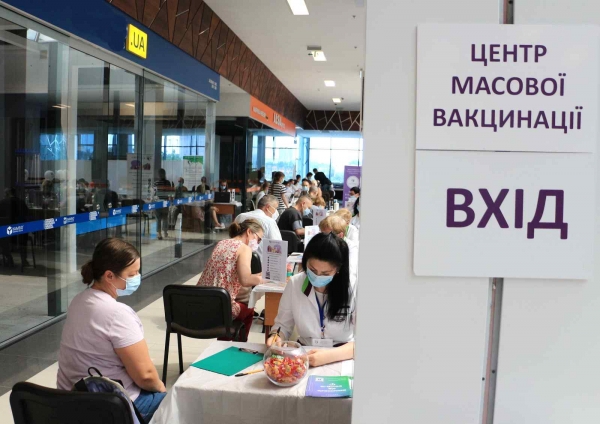 В Одессе за один день прививку от коронавируса получили 2899 человек