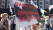 
"Аркадовцы" устроили под Кабмином новый протест: движение парализовано, в ход пошли файеры
