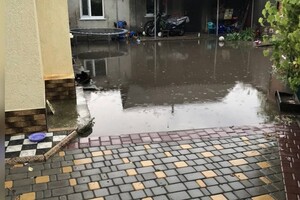 Град размером с яблоко: Одесскую область накрыли ливни