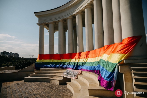«Жить свободно, жить без страха»: как в Одессе прошел ЛГБТ-прайд. Фоторепортаж