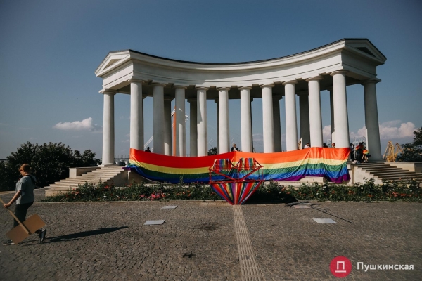 «Жить свободно, жить без страха»: как в Одессе прошел ЛГБТ-прайд. Фоторепортаж