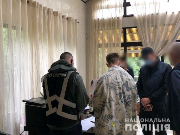 
Руководитель столичной турфирмы присвоил свыше 600 тыс. грн банка: использовал карты иностранцев
