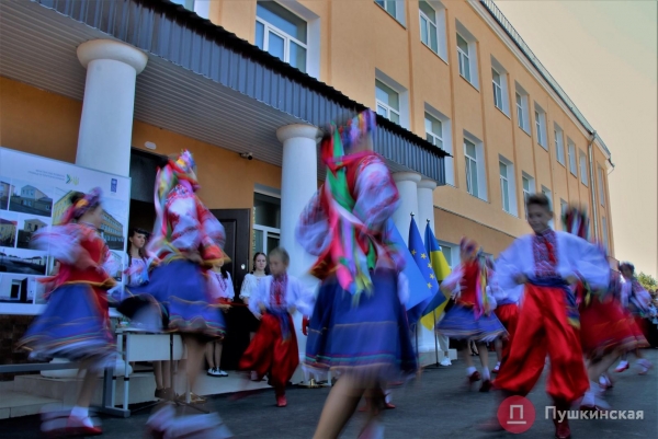 На окраине Одессы открыли школу, деньги на капремонт которой дали европейцы. Фото