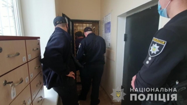 Одесская область: выходцы из Закавказья вытащили из оставленной без присмотра машины $400 тыс