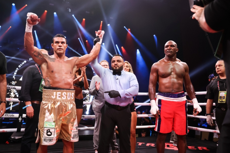 Холіфілд — Белфорт: відео нокауту в бою легенд боксу та UFC