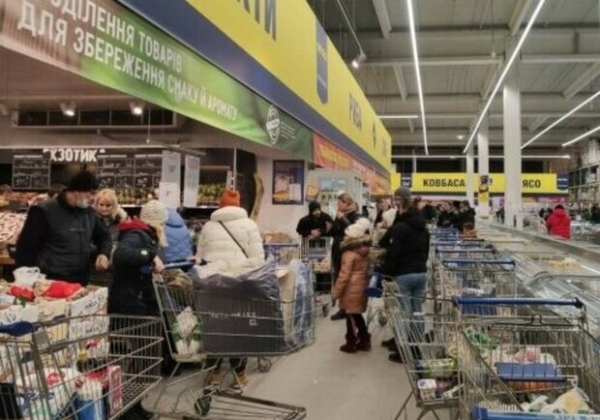 Предпраздничный ажиотаж в Одессе: толпы на кассах и очереди на почту