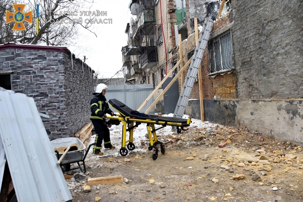 В аварийном доме в Хуторском переулке обрушилась стена: один человек погиб, еще два пострадали. Фото