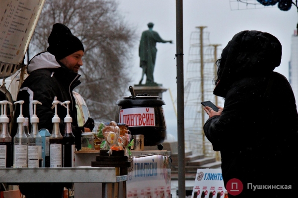 Позитив, несмотря на погоду: как центр Одессы встретил первое утро нового года. Фоторепортаж