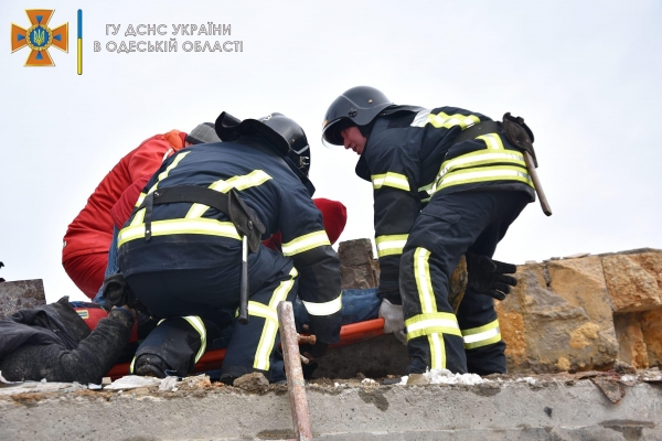 В аварийном доме в Хуторском переулке обрушилась стена: один человек погиб, еще два пострадали. Фото