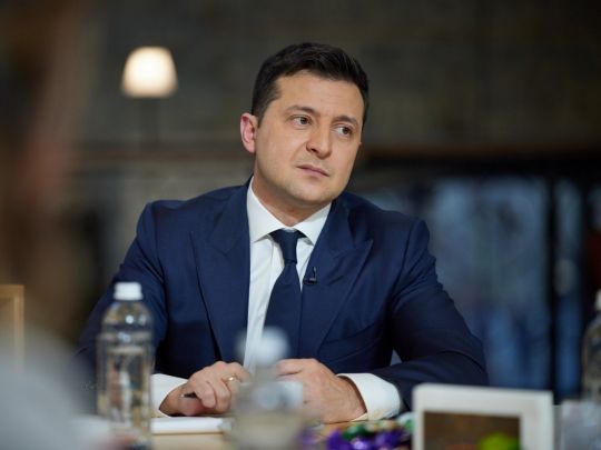 Він промовляє — але він не слухає, — відомий історик про Зеленського