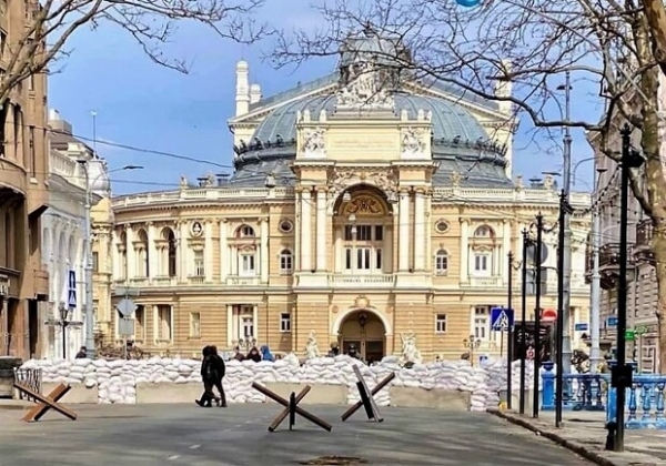Оккупанты распространяют фейк о минировании Оперного театра в Одессе