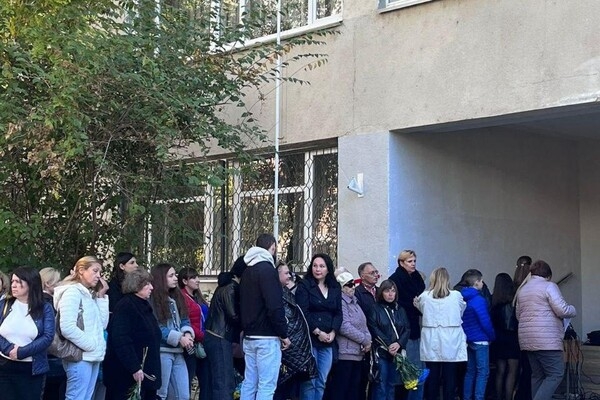 В школе Одессы открыли мемориальную доску в честь погибшего "Роланда"
