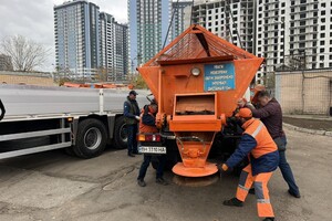 Непогода в Одесской области: на севере пошел снег, коммунальщики работают круглосуточно
