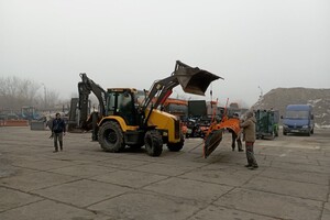 Непогода в Одесской области: на севере пошел снег, коммунальщики работают круглосуточно