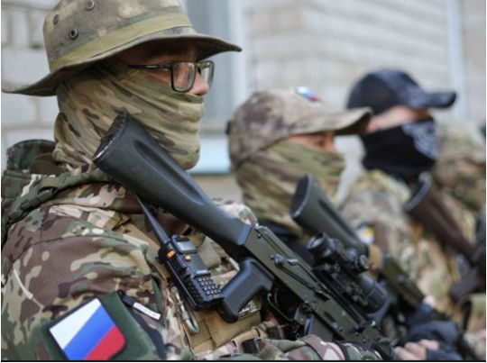 Різали по живому: росіяни жорстоко відтяли голову українському полоненому й зняли це на відео