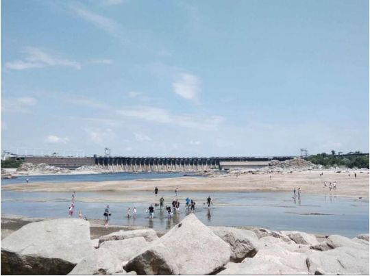 Води по коліно: у Зеленського показали страшне фото Дніпра після підриву окупантами Каховської ГЕС