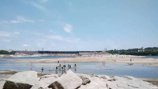 Води по коліно: у Зеленського показали страшне фото Дніпра після підриву окупантами Каховської ГЕС
