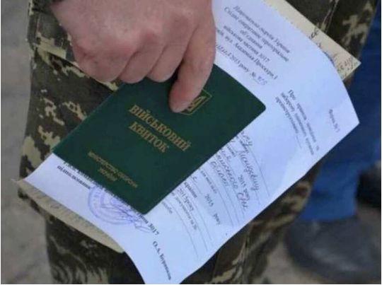 Багатьом переселенцям загрожують штрафи від військкоматів: юристка назвала суму