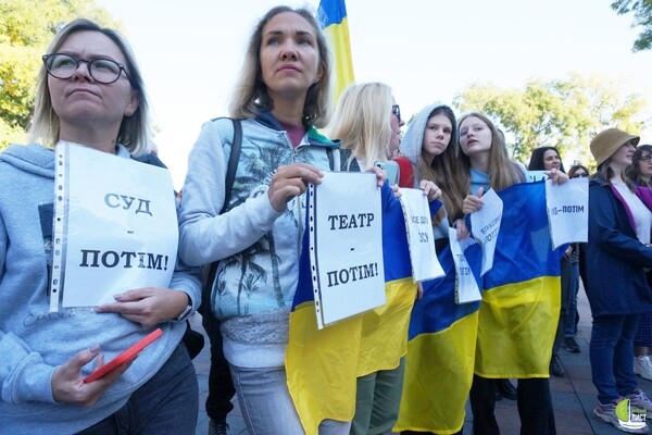 Одесситы снова вышли на протест против неуместных во время войны тендеров