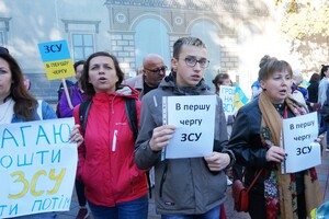 Одесситы снова вышли на протест против неуместных во время войны тендеров