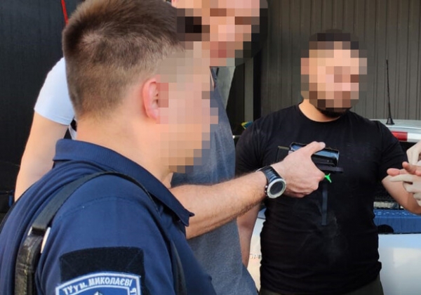 Наживался на ввозе новых смартфонов: инспектора Одесской таможни будут судить за коррупцию