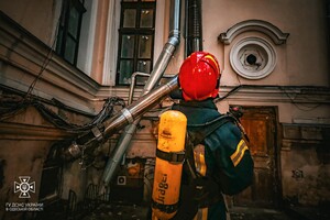 В центре Одессы вспыхнул пожар в кафе: загорелась вытяжная труба