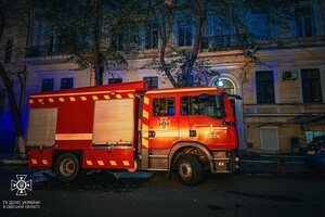 В центре Одессы вспыхнул пожар в кафе: загорелась вытяжная труба