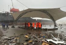 Из-за шторма у берегов Турции наполовину раскололось судно, которое вышло из порта Одесса