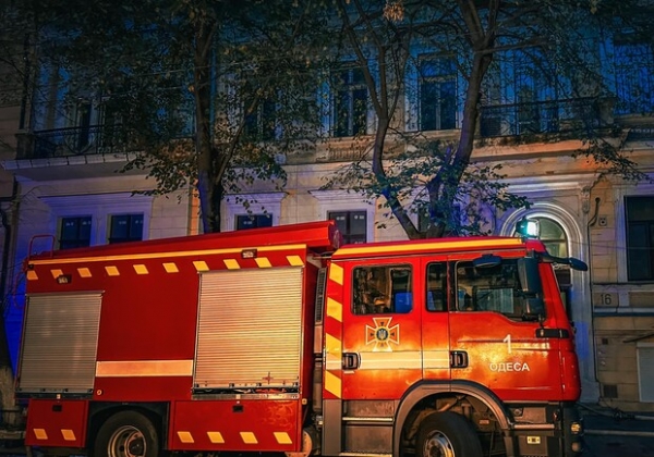 В центре Одессы вспыхнул пожар в кафе: загорелась вытяжная труба