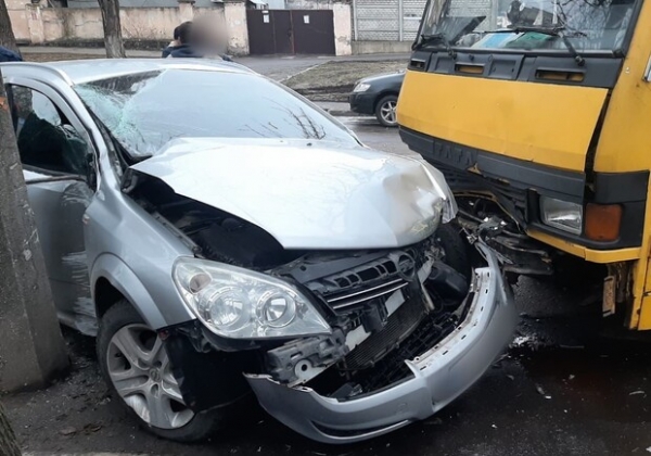 В Одессе в одно ДТП попали маршрутка и пять автомобилей 