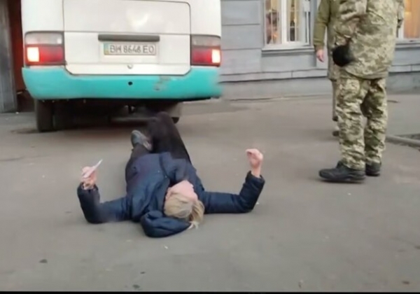 "Вы украли моего брата": в Одессе разгорелся очередной скандал с участием ТЦК (видео)