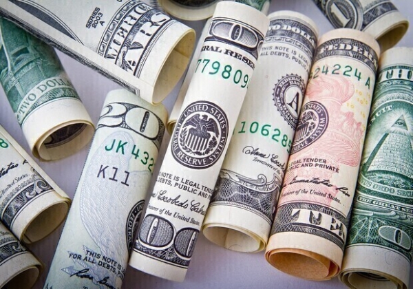 Курс валют в Украине 10 апреля 2024 года: сколько стоит доллар и евро