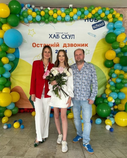 Соліст гурту ТІК Віктор Бронюк показав доньку-випускницю
