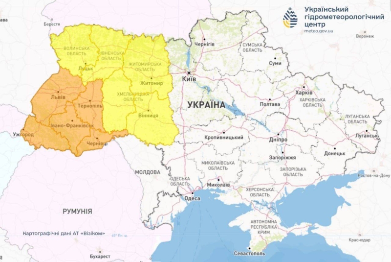 Є місця, де вода сягає майже трьох метрів: дощі затопили Львів (фото)
