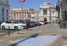 В Одессе закрасили арт-объект «Тень Пушкина»: фотоотчет