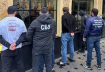 «Выбивали» 20 тысяч долларов несуществующего долга: одесситов будут судить за вымогательство