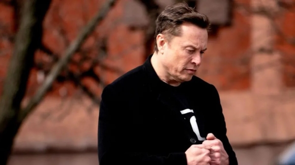 Продажи Tesla упали из-за политической активности Маска